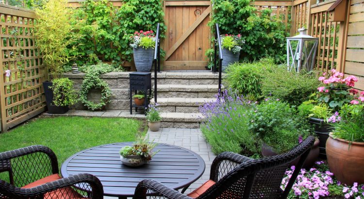 4 inspirations pour aménager un petit jardin en longueur